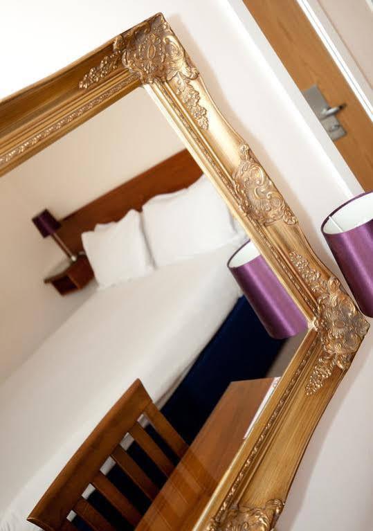 The Angel Hotel Alton  Buitenkant foto