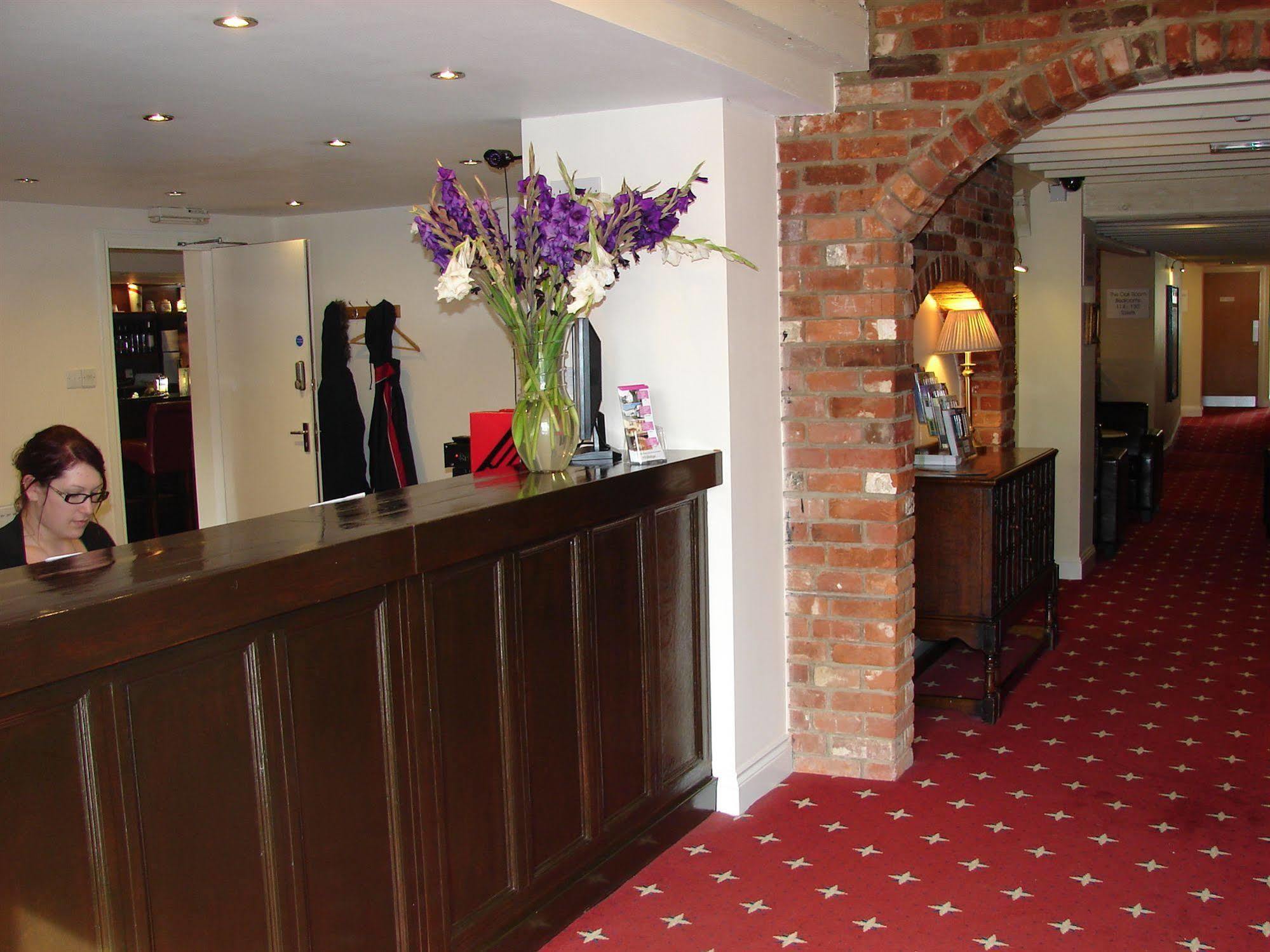 The Angel Hotel Alton  Buitenkant foto